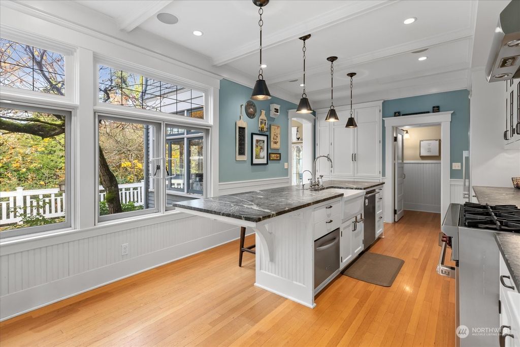 listing image 9360261551503930383