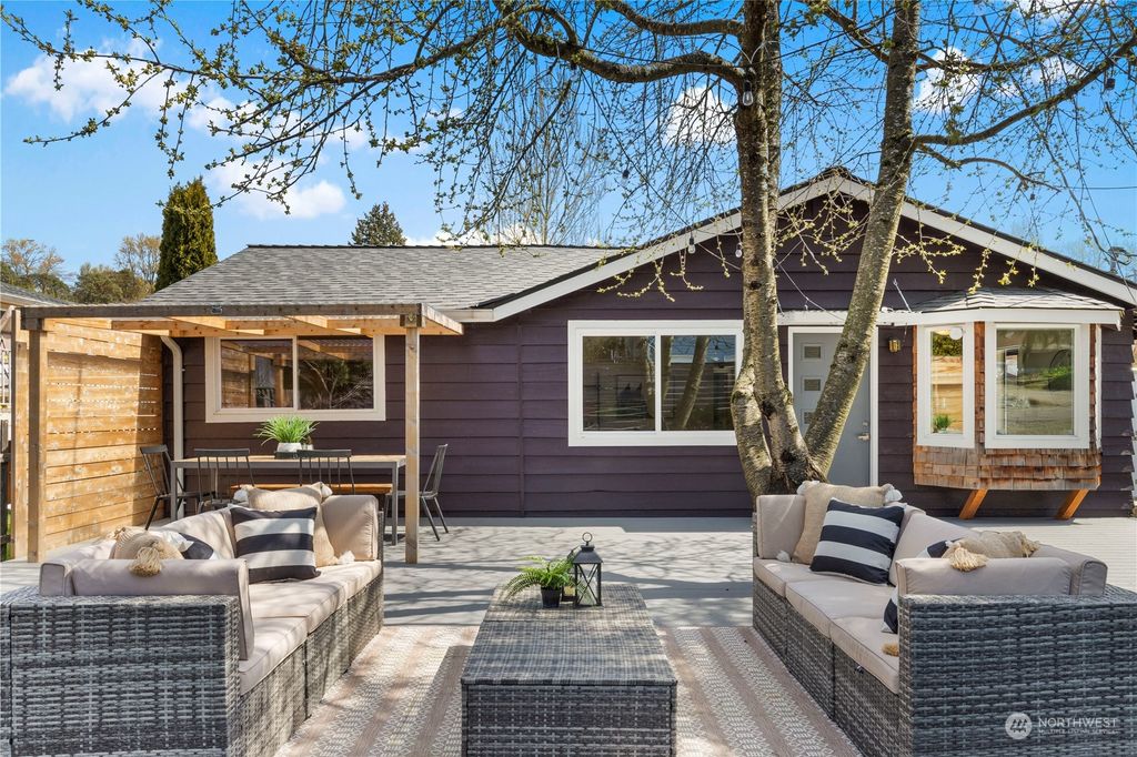 Photo of 6734 17th Avenue SW, Seattle, WA 98106 (MLS # 2056557)
