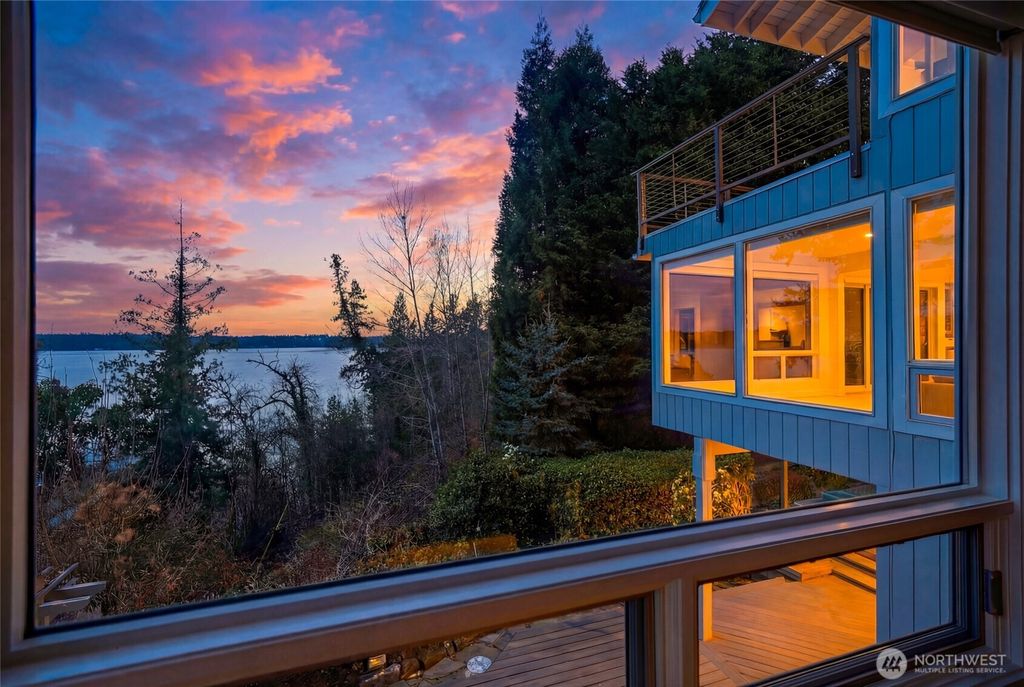 Photo of 8449 W Mercer Way, Mercer Island, WA 98040 (MLS # 2495625)