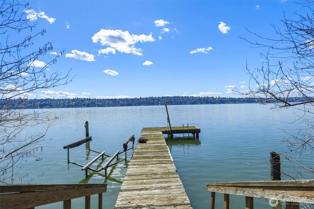 Photo of 8449 W Mercer Way, Mercer Island, WA 98040 (MLS # 2495625)