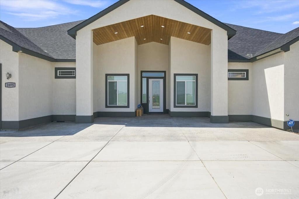 Photo of 2075 Fraser Dr DR, Pasco, WA 99301 (MLS # 2571530)