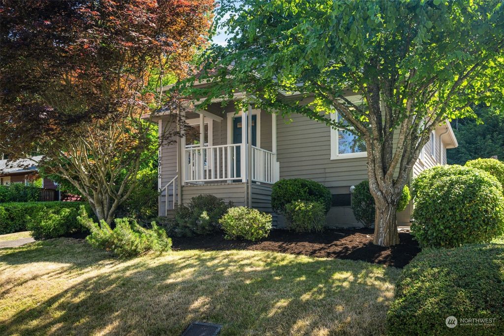 Photo of 10012 26th Avenue SW, Seattle, WA 98146 (MLS # 2135035)