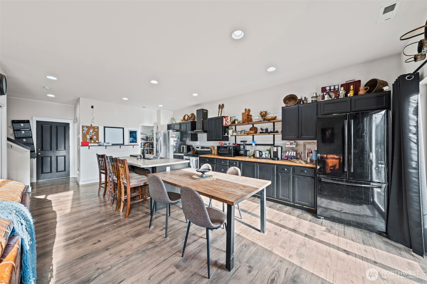 10586 189th Street E