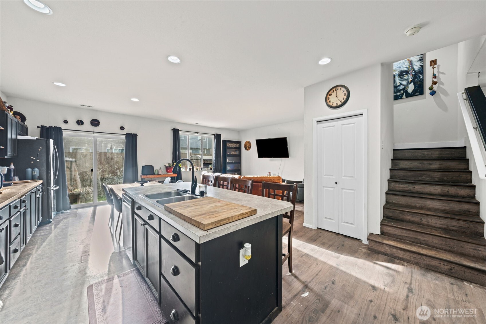 10586 189th Street E