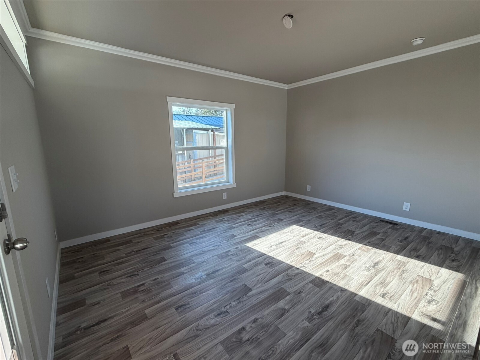 2010 Broadway Avenue 16