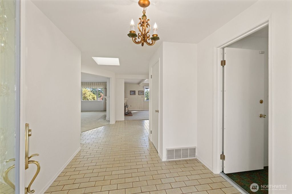 Photo of 1672 185th Avenue NE, Bellevue, WA 98008 (MLS # 2443841)