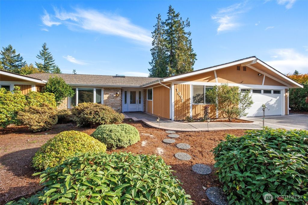 Photo of 1672 185th Avenue NE, Bellevue, WA 98008 (MLS # 2443841)