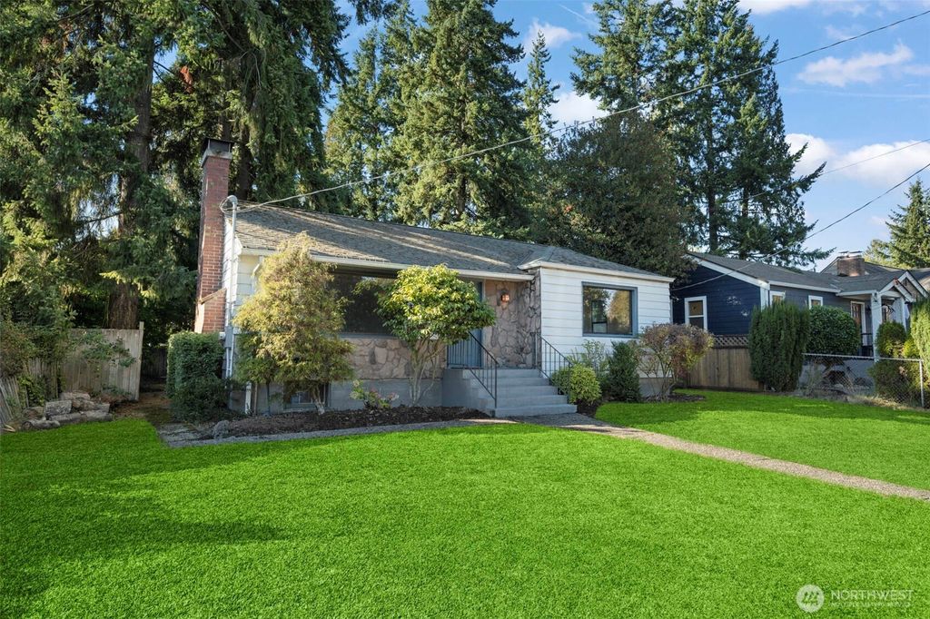 Photo of 10747 Dayton Avenue N, Seattle, WA 98133 (MLS # 2444998)