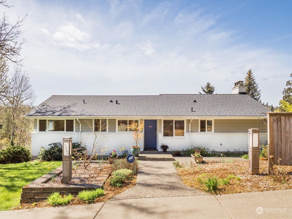 Photo of 10605 Alton Place NE, Seattle, WA 98125 (MLS # 2056953)