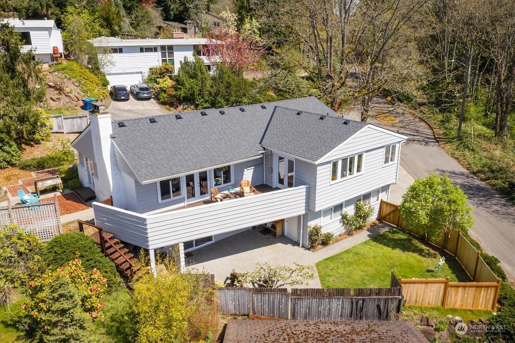 Photo of 10605 Alton Place NE, Seattle, WA 98125 (MLS # 2056953)