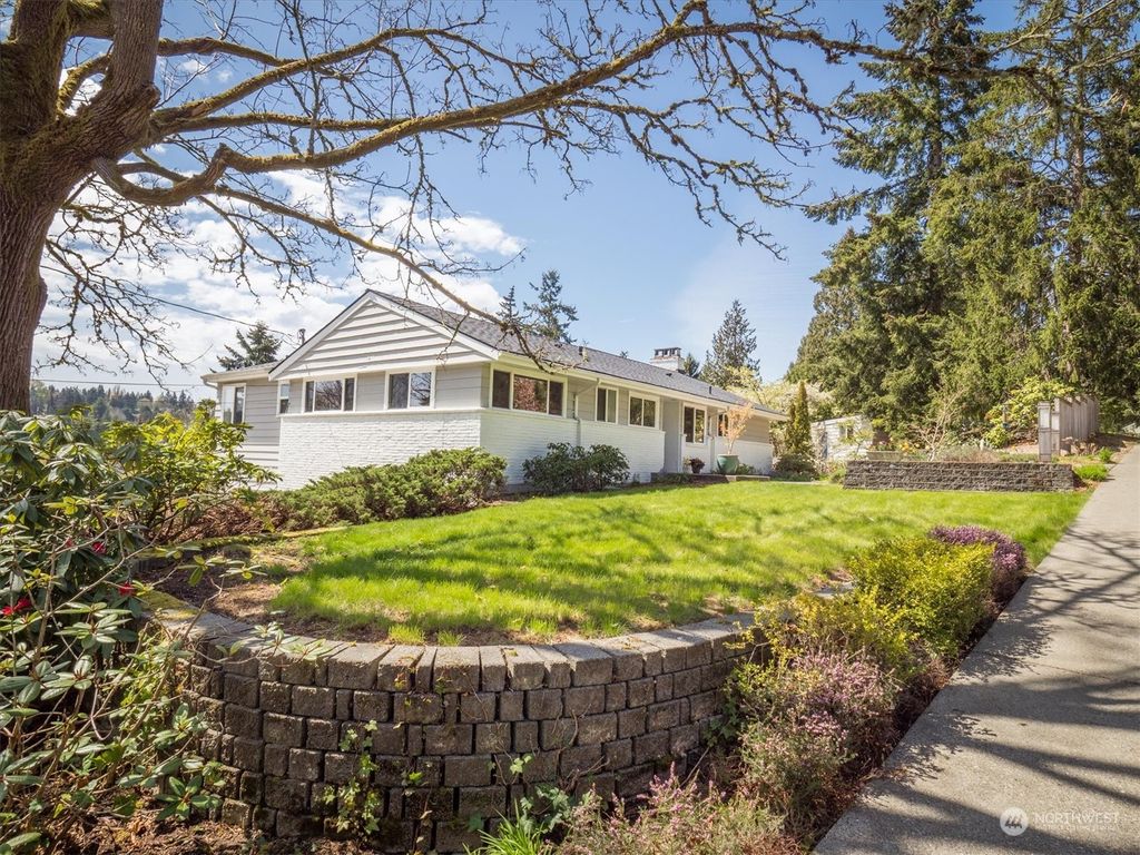 Photo of 10605 Alton Place NE, Seattle, WA 98125 (MLS # 2056953)