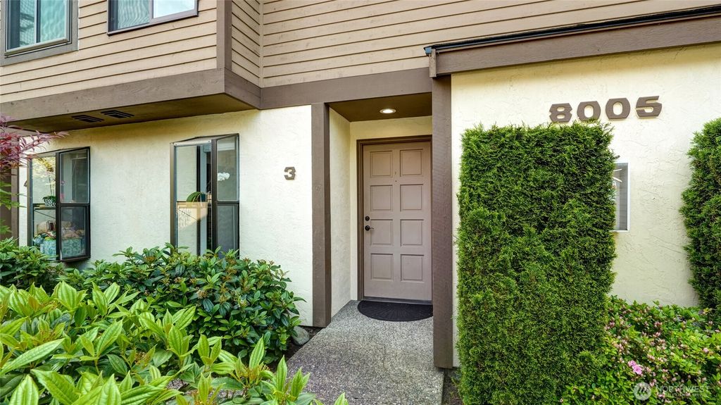 Photo of 8005 NE 177th Court #203, Kenmore, WA 98028 (MLS # 2374859)