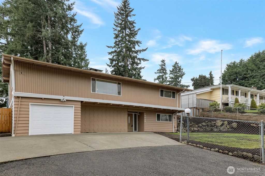 Photo of 16049 SE 131st Street, Renton, WA 98059 (MLS # 2488908)