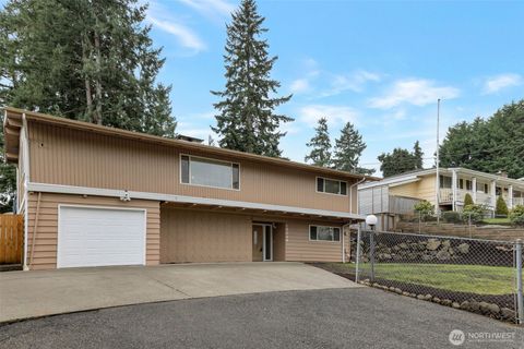 Photo of 16049 SE 131st Street, Renton, WA 98059 (MLS # 2488908)