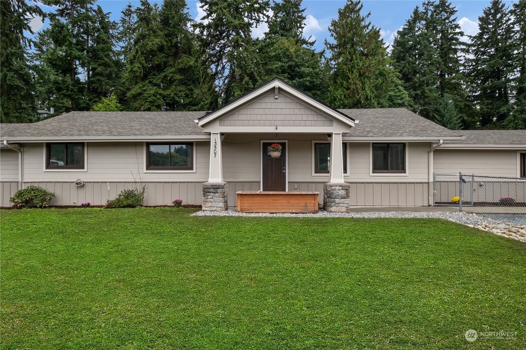 Photo of 13507 14th Avenue S, Burien, WA 98168 (MLS # 2166495)