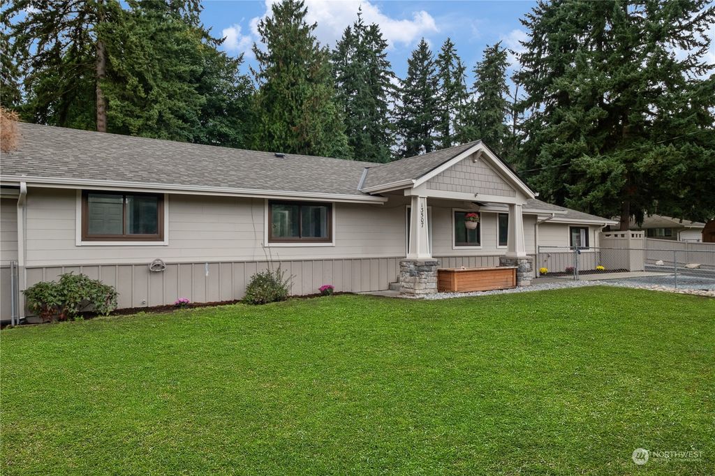 Photo of 13507 14th Avenue S, Burien, WA 98168 (MLS # 2166495)