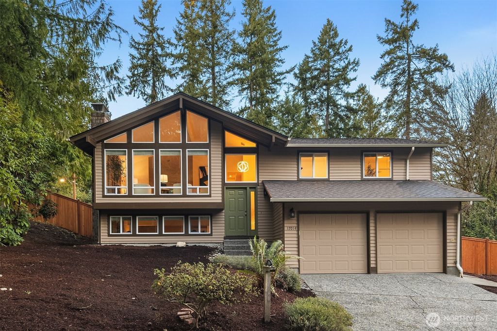 Photo of 17014 NE 28th Place, Bellevue, WA 98008 (MLS # 2477900)