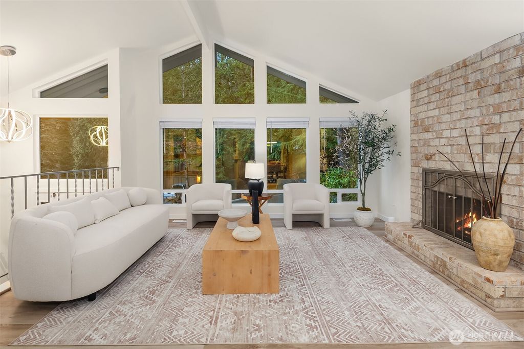 Photo of 17014 NE 28th Place, Bellevue, WA 98008 (MLS # 2477900)