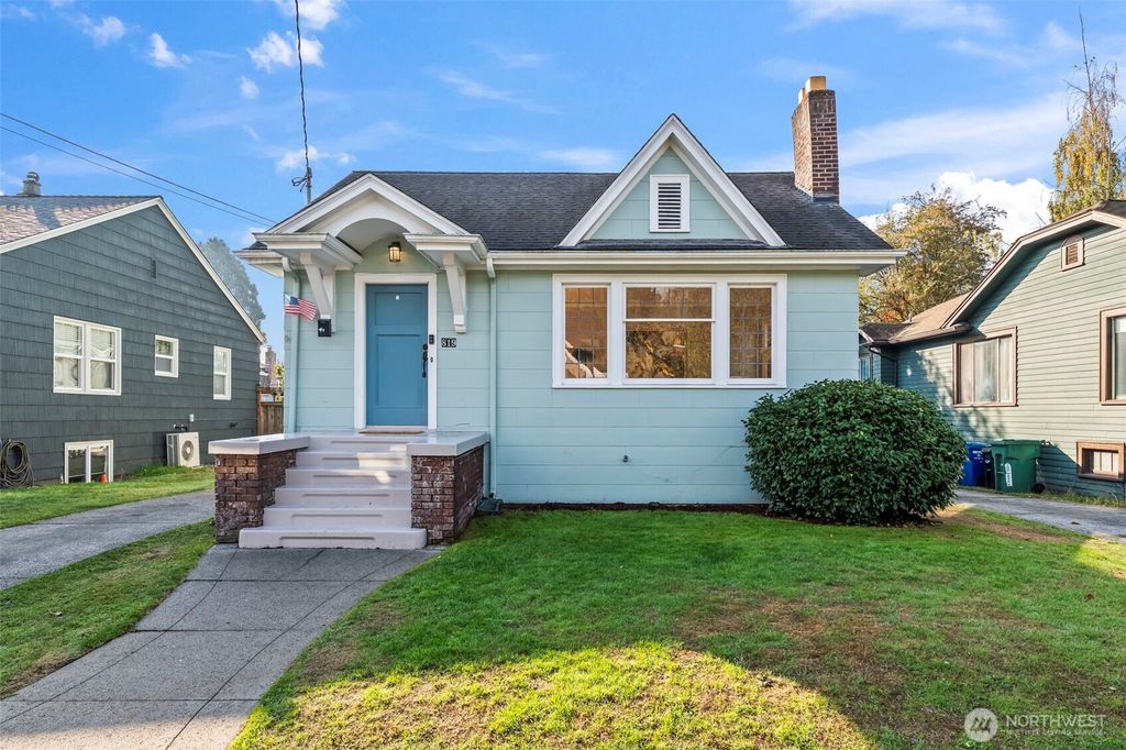 Photo of 819 NE 59th Street, Seattle, WA 98105 (MLS # 2446181)