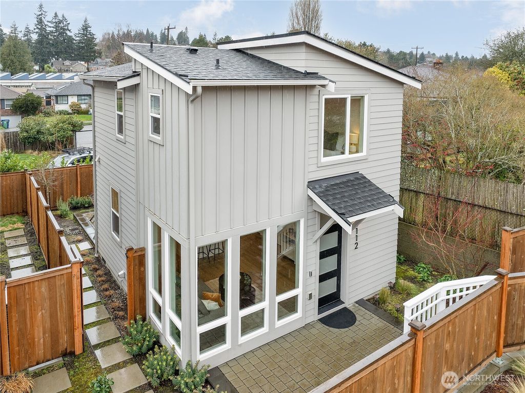 Photo of 3112 W Raye Street, Seattle, WA 98199 (MLS # 2475963)