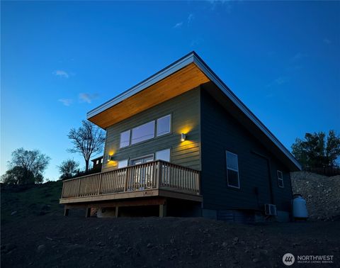 428 Castle Avenue, Winthrop, WA 98862 - MLS#: 2368101