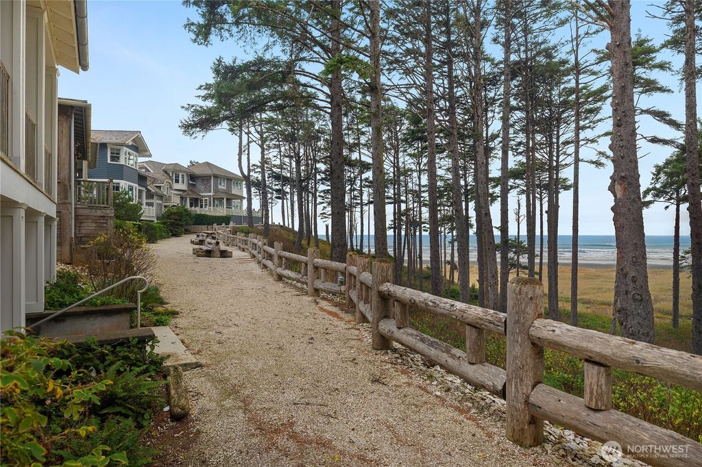 Photo of 21 N Glen Lane, Pacific Beach, WA 98571 (MLS # 2495352)