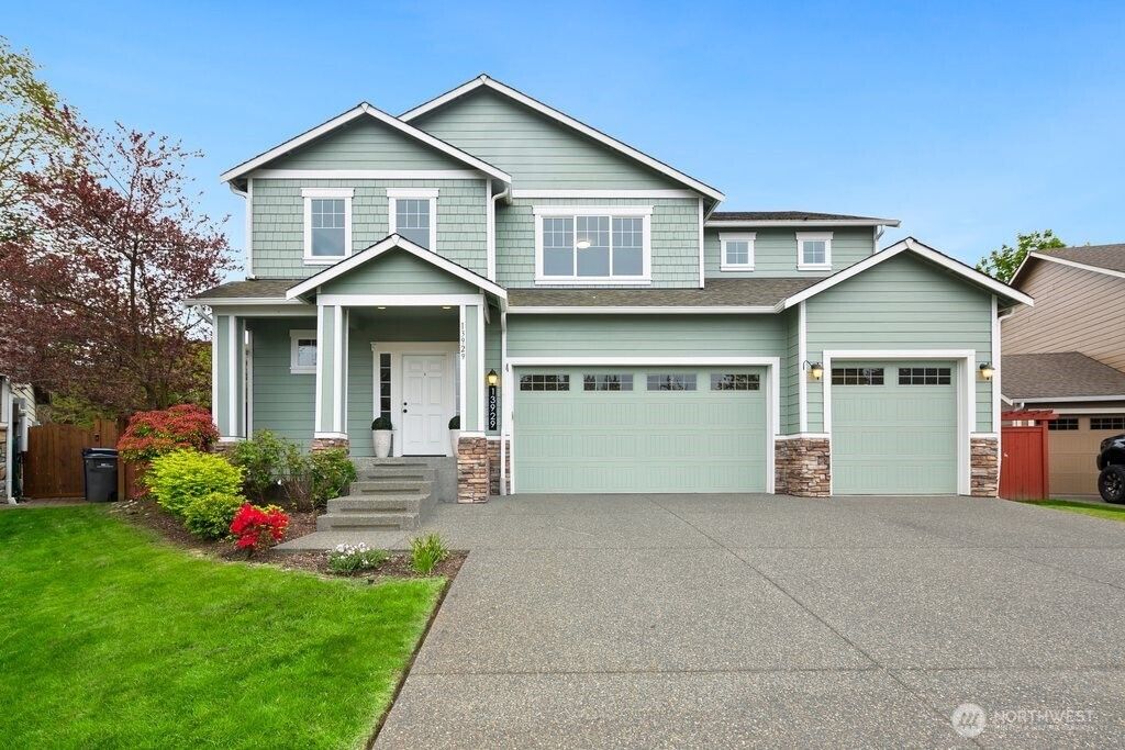 Photo of 13929 17th Avenue W, Lynnwood, WA 98087 (MLS # 2367804)