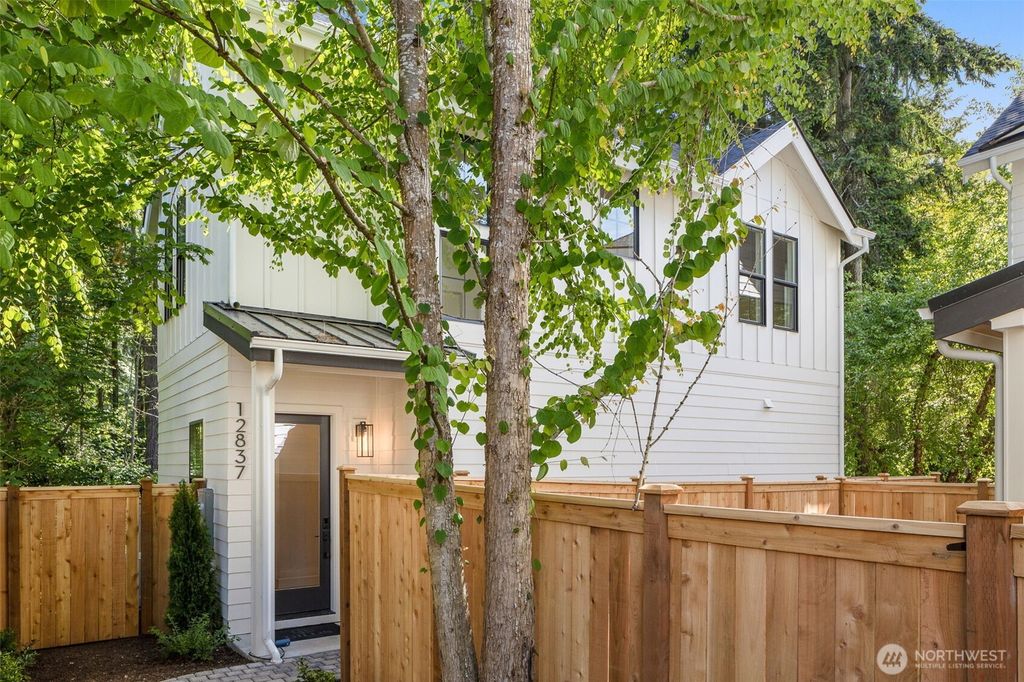 Photo of 12837 NE 91st Street, Kirkland, WA 98033 (MLS # 2380844)