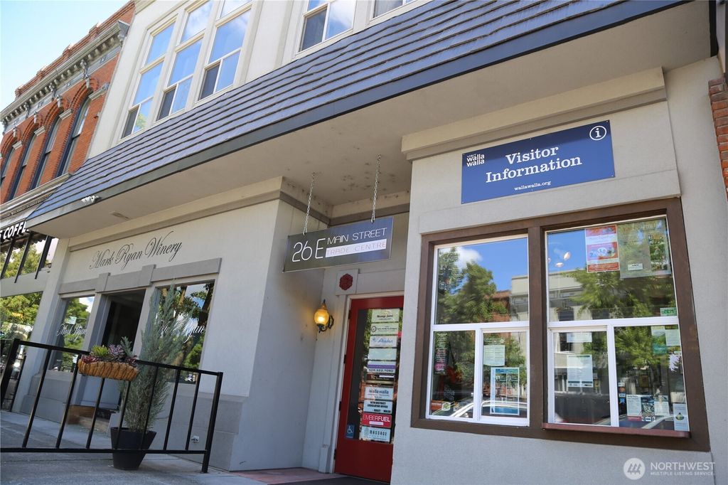 Photo of 26 E MAIN Street E, Walla Walla, WA 99362 (MLS # 2458416)