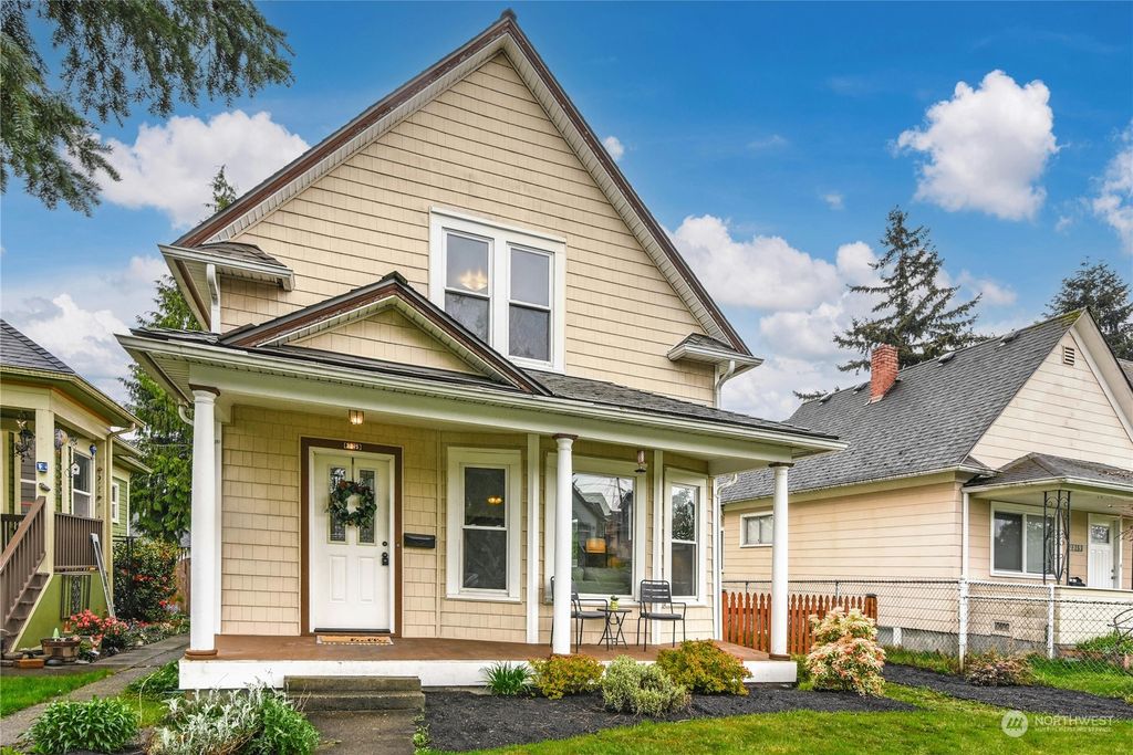 Photo of 2215 Rockefeller Avenue, Everett, WA 98201 (MLS # 2229188)