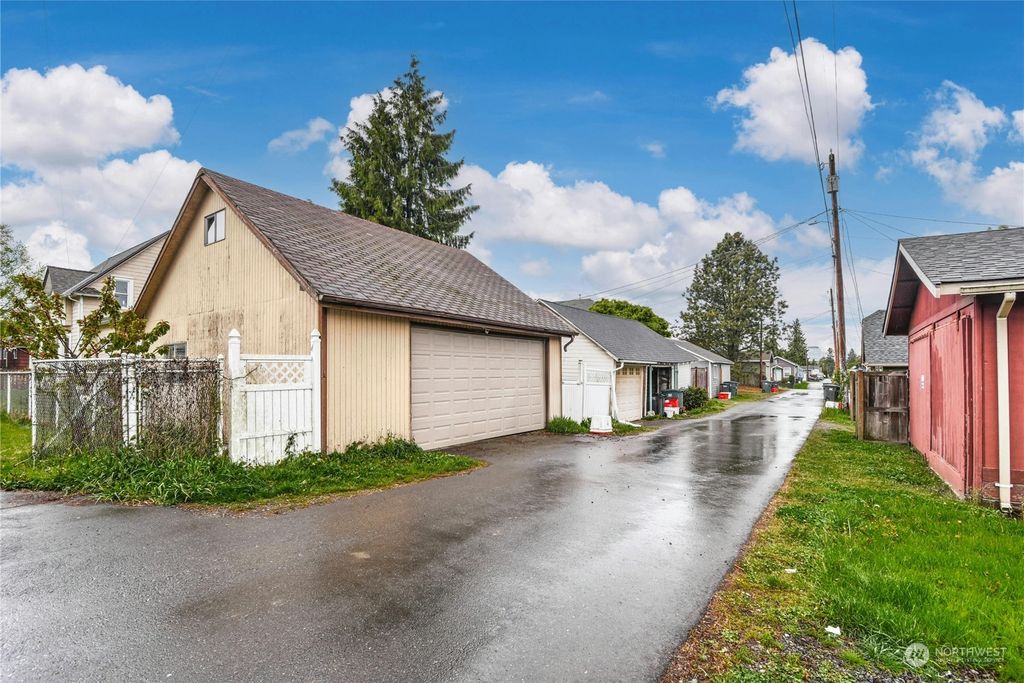 Photo of 2215 Rockefeller Avenue, Everett, WA 98201 (MLS # 2229188)