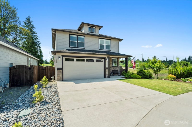 923 NW 26th Way