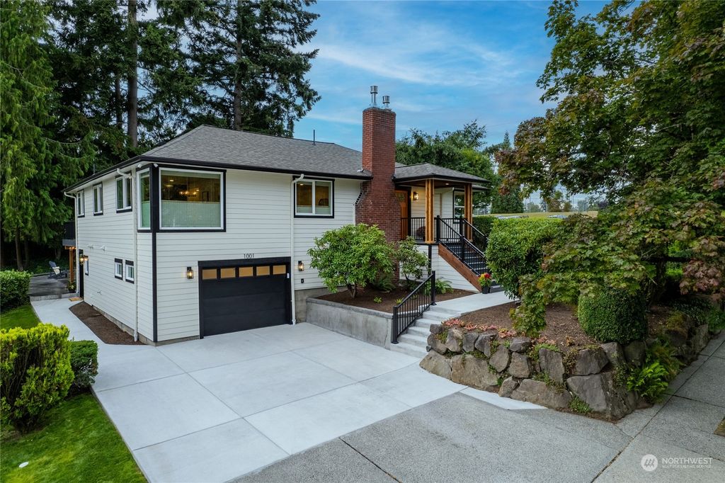 Photo of 1001 NE 155th Street, Shoreline, WA 98155 (MLS # 2279317)