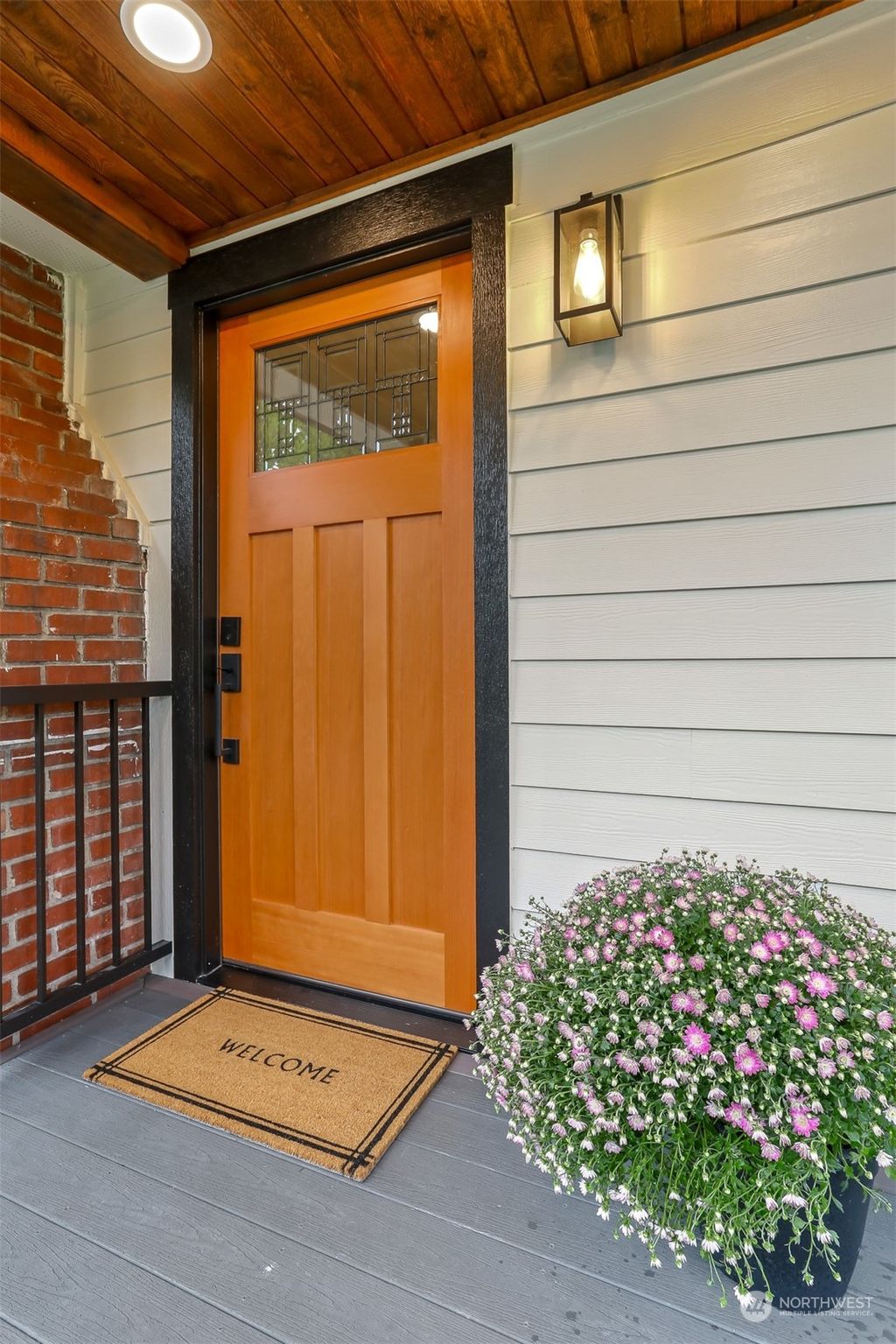 Photo of 1001 NE 155th Street, Shoreline, WA 98155 (MLS # 2279317)