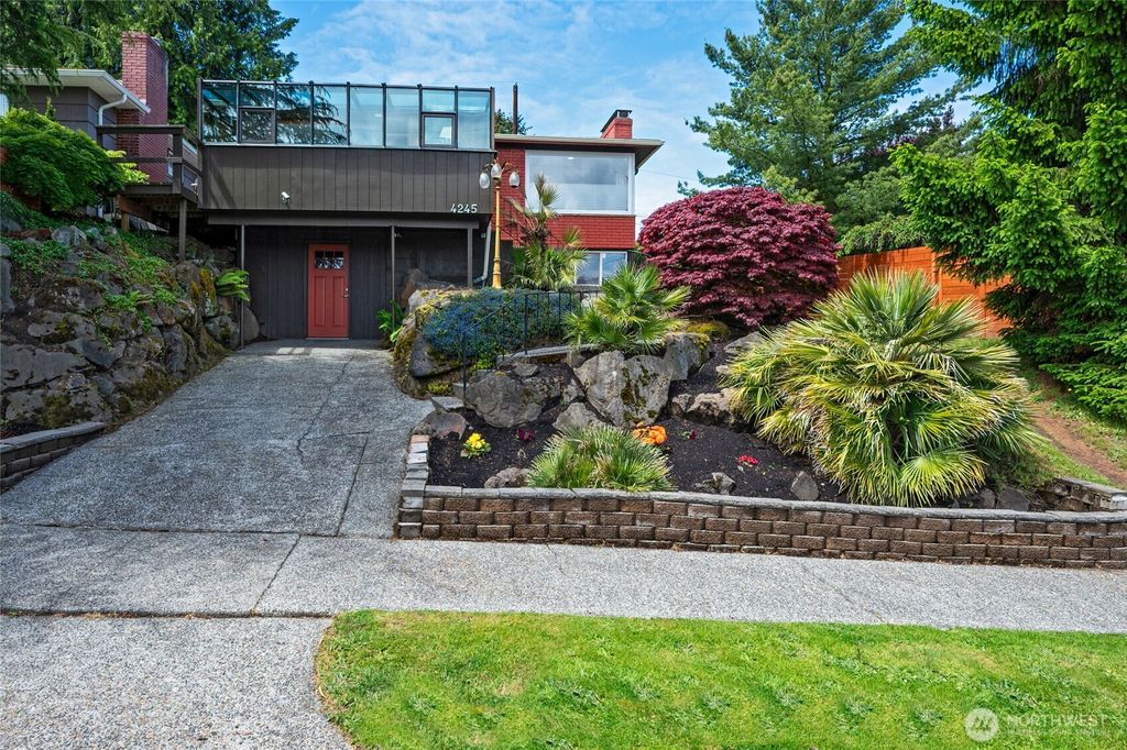 Photo of 4245 Williams Avenue W, Seattle, WA 98199 (MLS # 2379889)