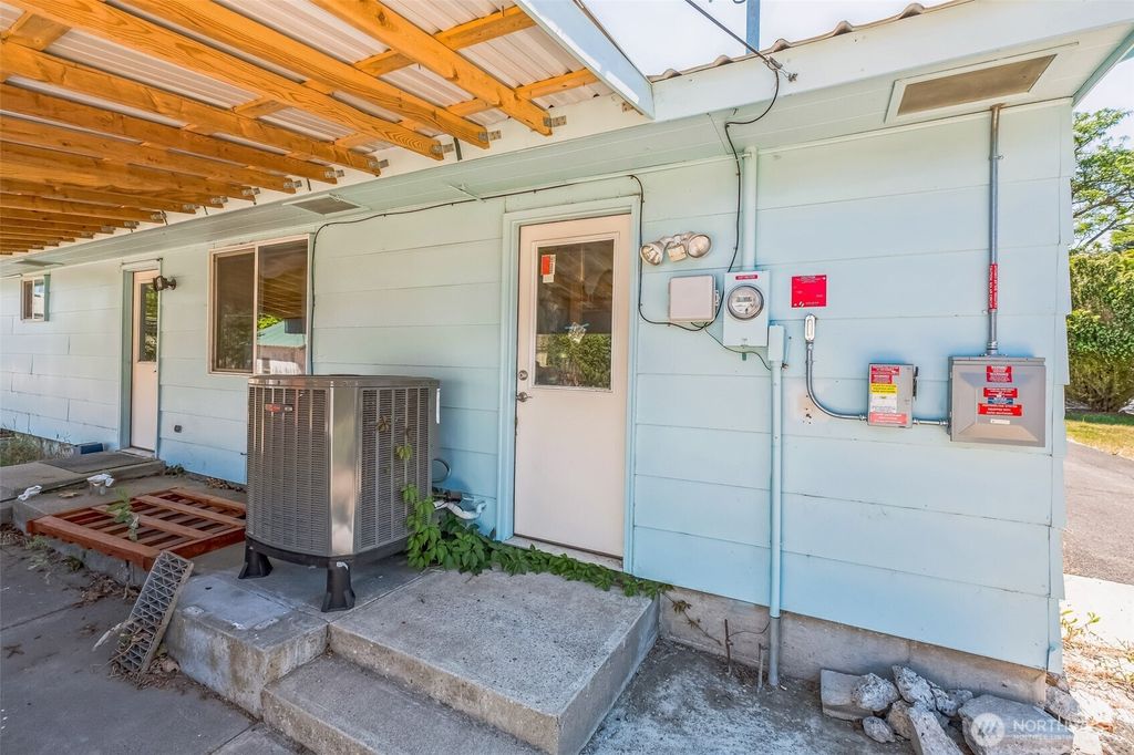 Photo of 1124 camas Street, Coulee Dam, WA 99116 (MLS # 2463230)