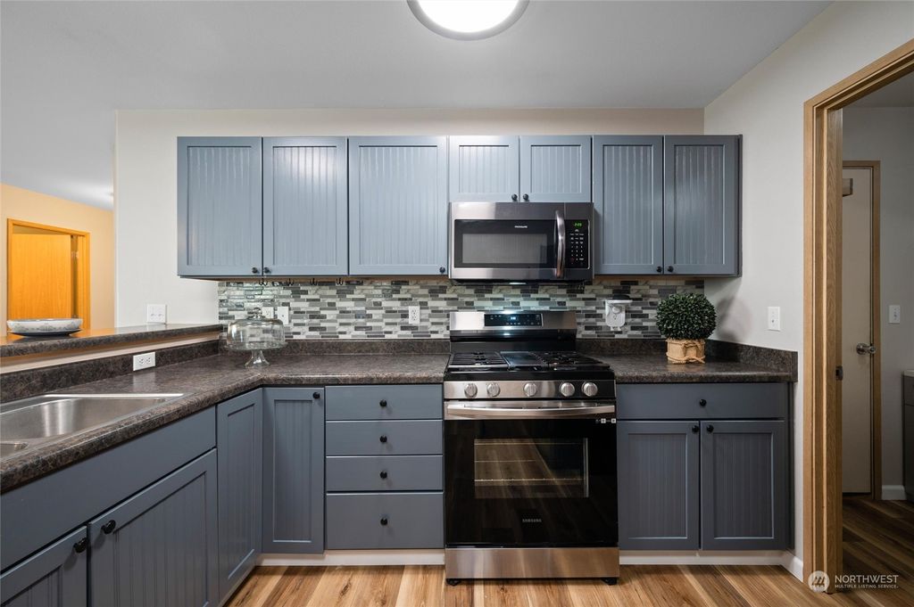 listing image 9362095204767916476