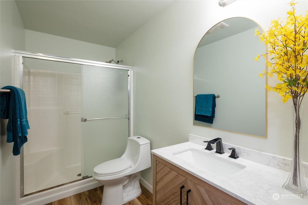 listing image 9365111631994454176