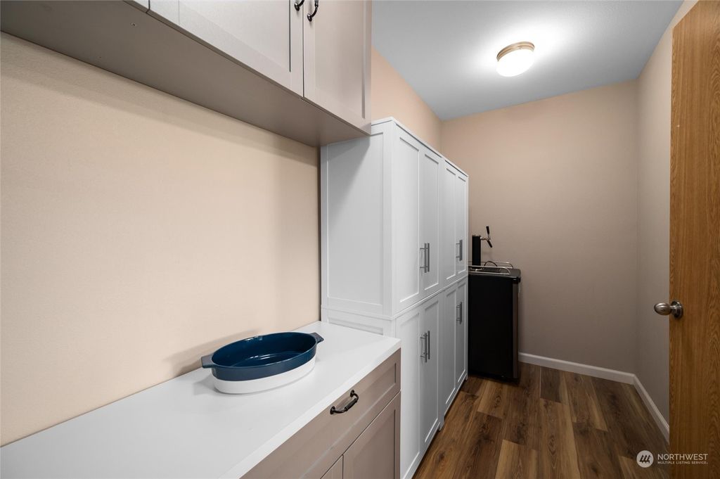 listing image 9364685855608895007