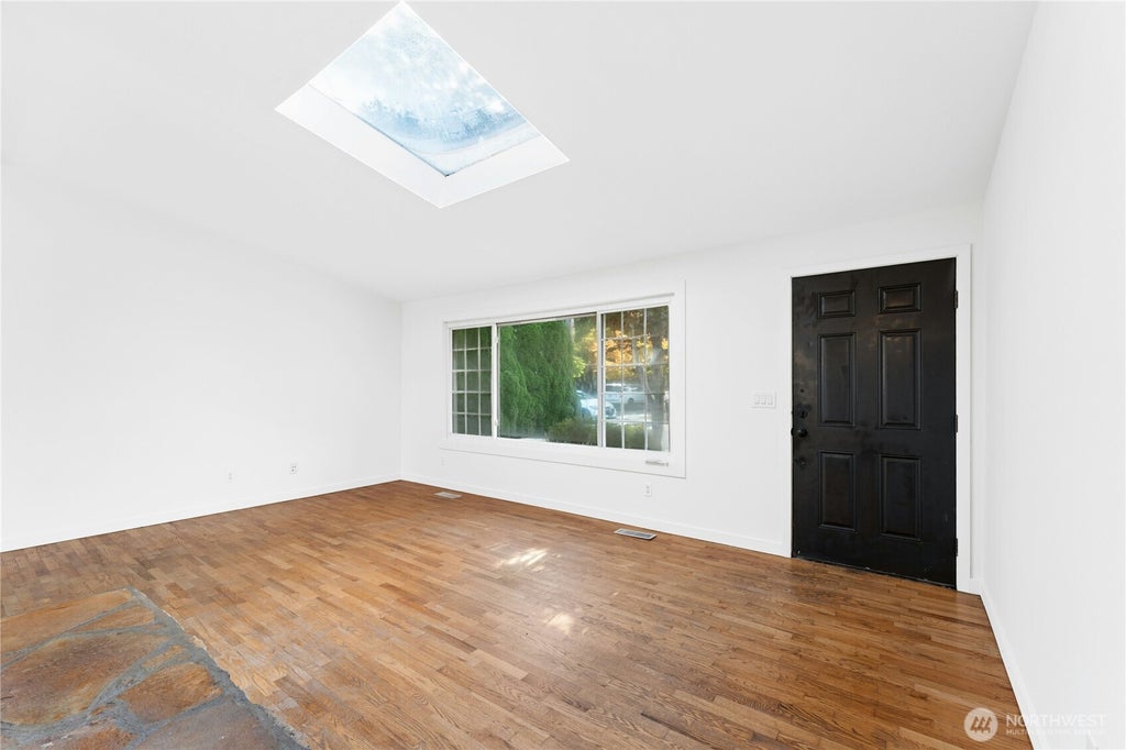 Photo of 12220 NE 73rd Street, Kirkland, WA 98033 (MLS # 2584073)