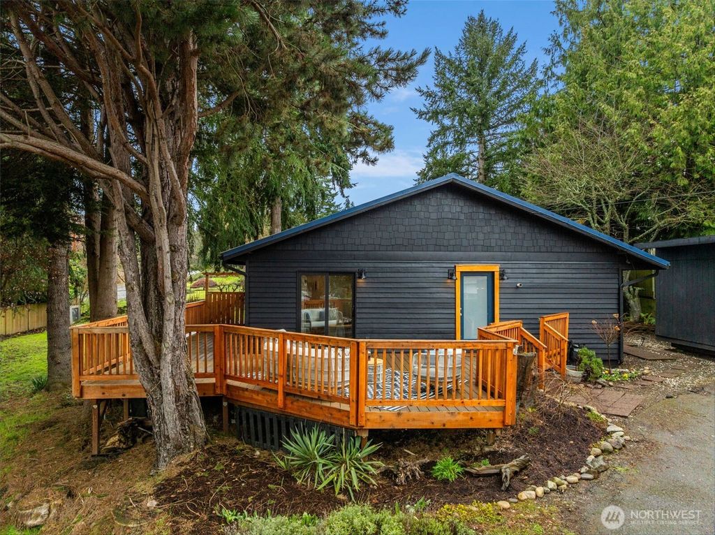 Photo of 21108 1st Avenue S, Des Moines, WA 98198 (MLS # 2494289)