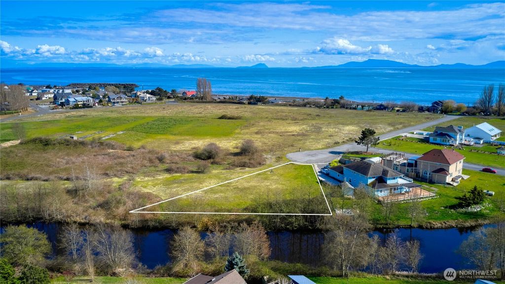 Photo of 721 Ocean View Court, Point Roberts, WA 98281 (MLS # 2478058)