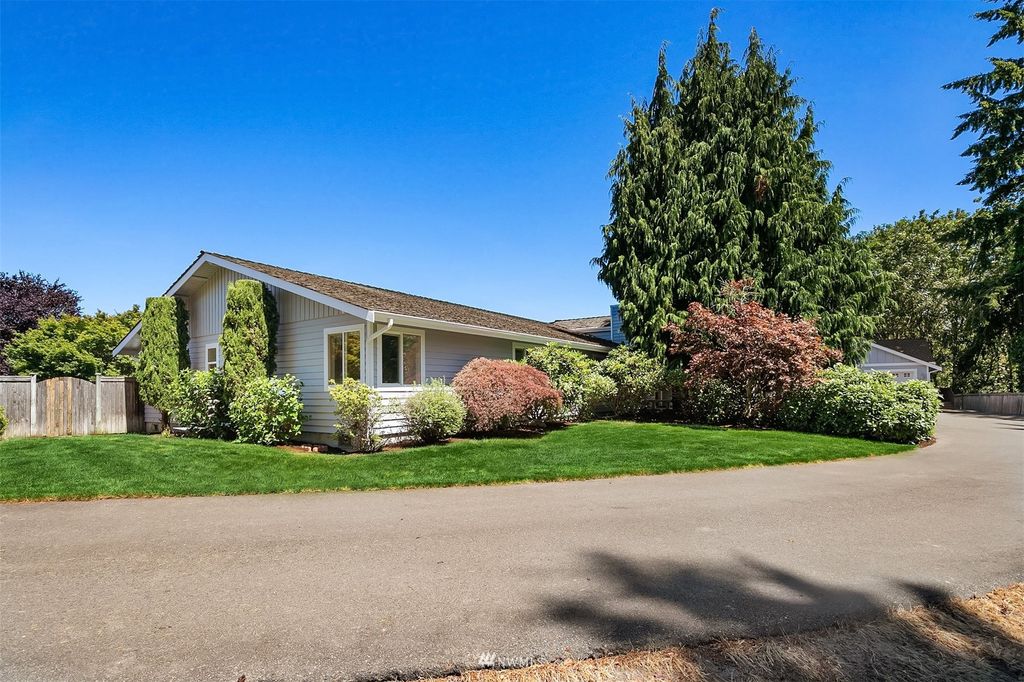 Photo of 18219 13th Place W, Lynnwood, WA 98037 (MLS # 1962648)