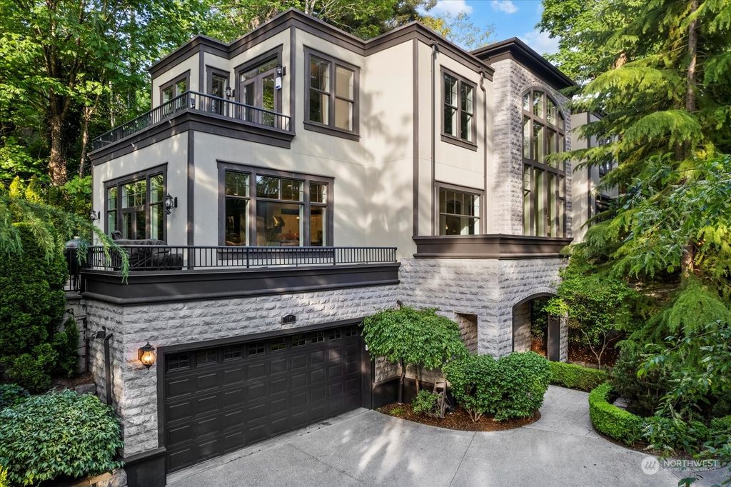 Photo of 576 Lk Washington Boulevard E, Seattle, WA 98112 (MLS # 2176155)