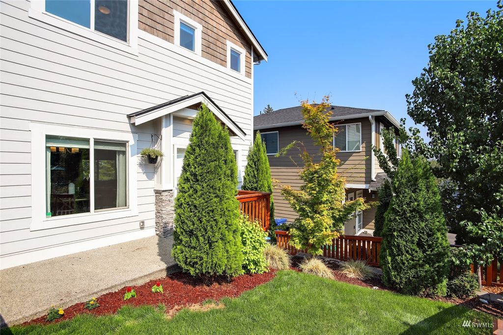 Photo of 2656 S 120th Place, Burien, WA 98168 (MLS # 1994855)