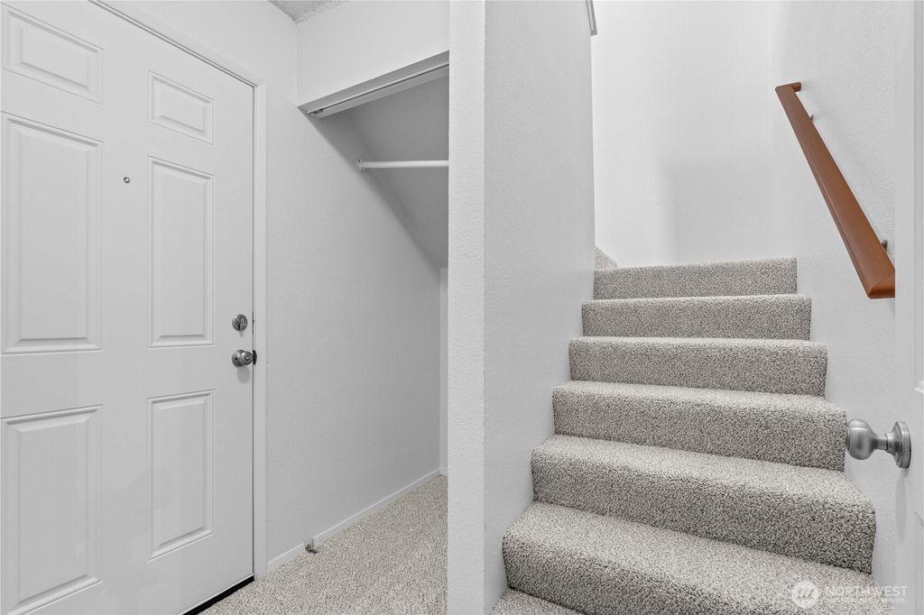 Photo of 1832 S 330th Street #D, Federal Way, WA 98003 (MLS # 2527297)