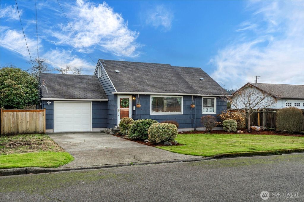 Photo of 1014 5th Avenue SW, Puyallup, WA 98371 (MLS # 2465433)