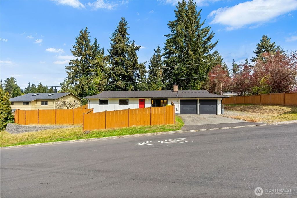 Photo of 316 S 308th Street, Federal Way, WA 98003 (MLS # 2502856)