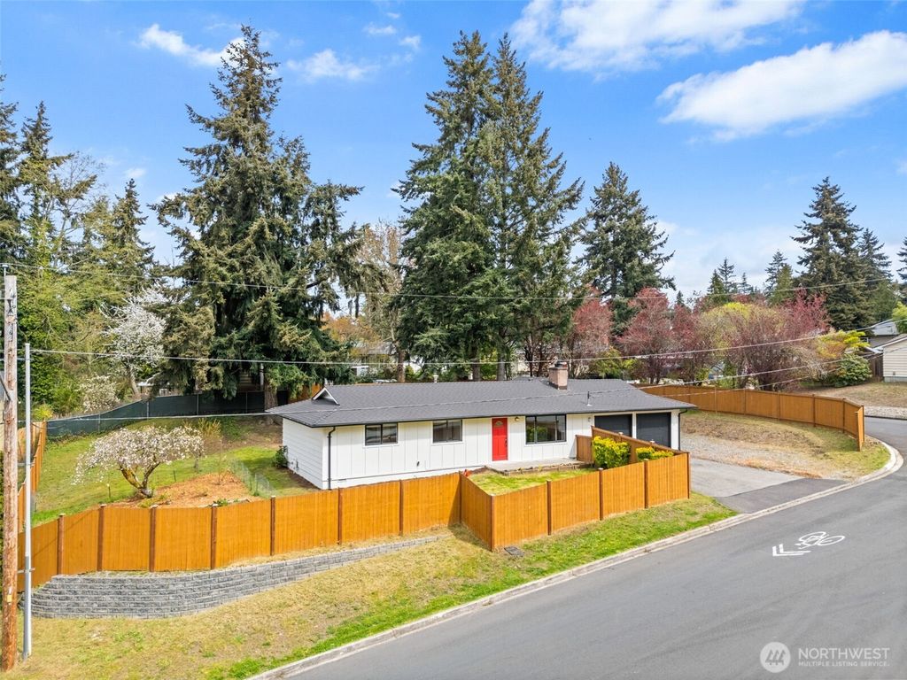 Photo of 316 S 308th Street, Federal Way, WA 98003 (MLS # 2502856)