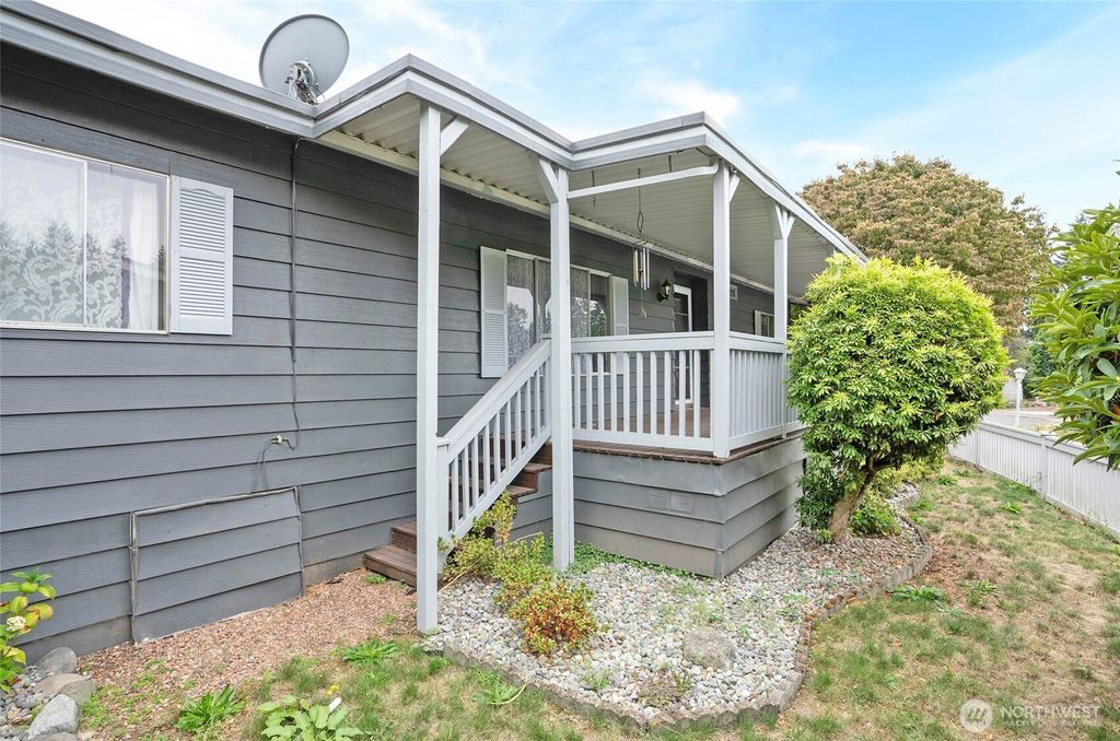 Photo of 2500 S 370th Street #32, Federal Way, WA 98003 (MLS # 2426366)